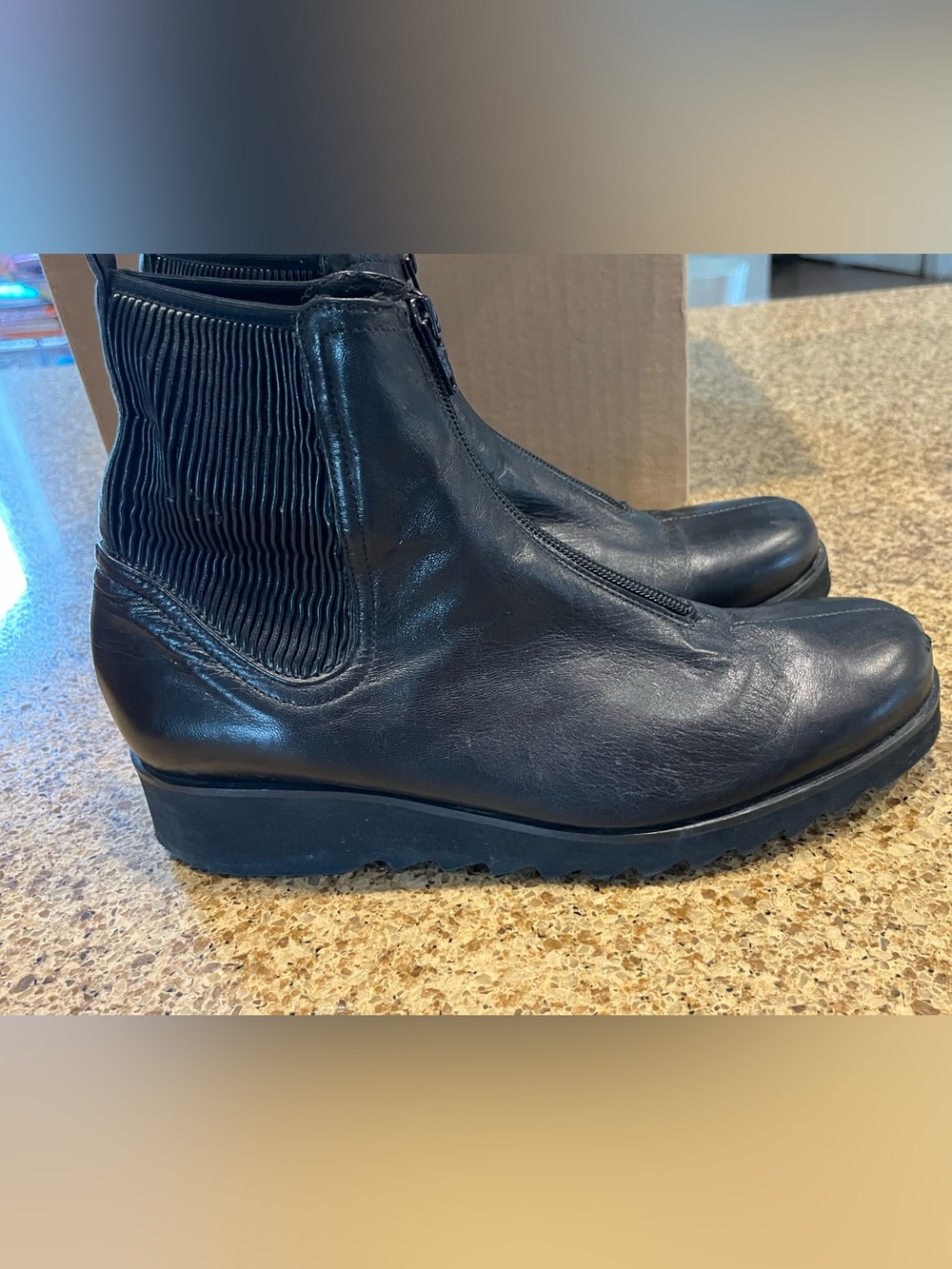 Ron White Rapisardi Chasti Front Zip Wedge Ankle Boots Black Ribbed Elastic 9